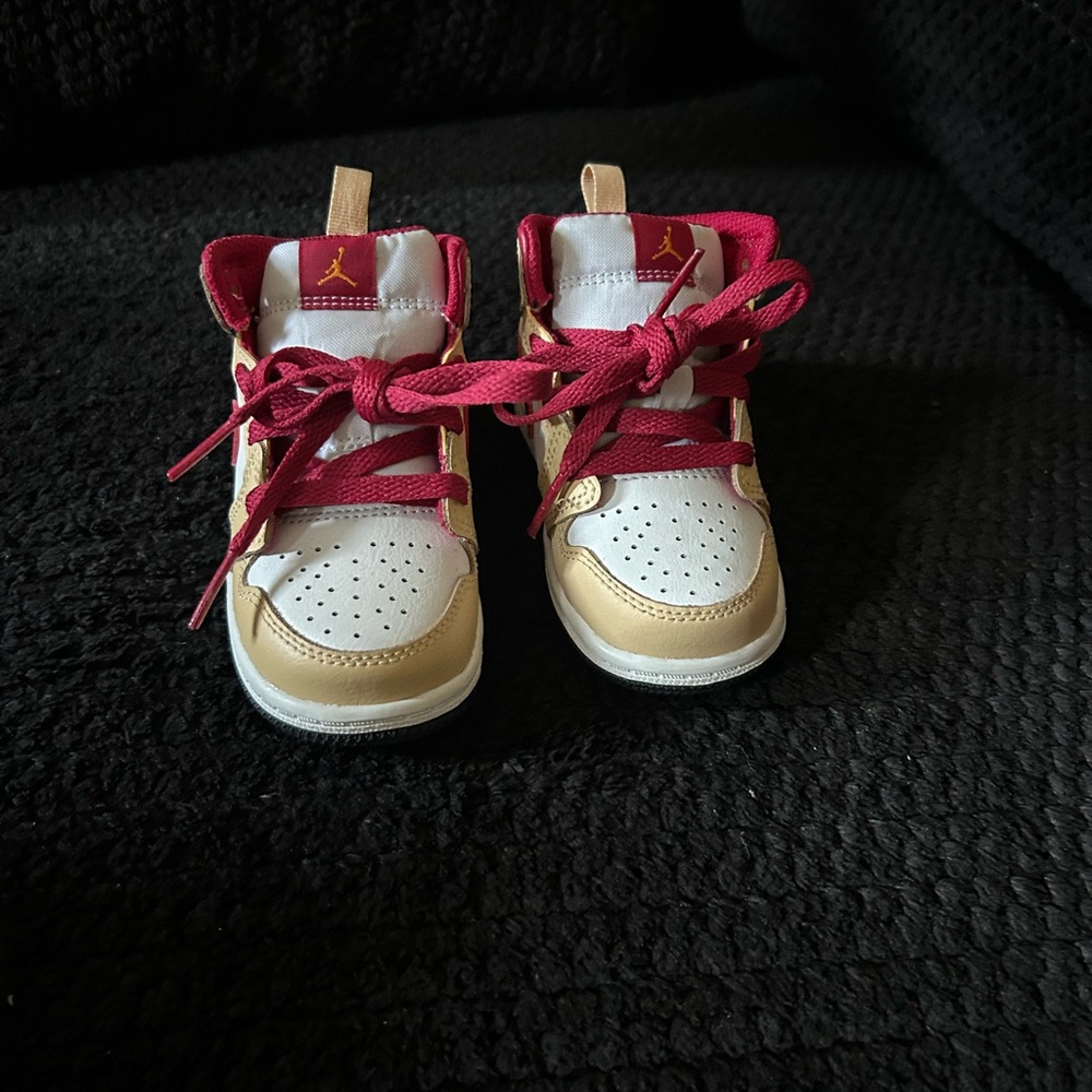 Kids Retro Jordan 1s Size 6c